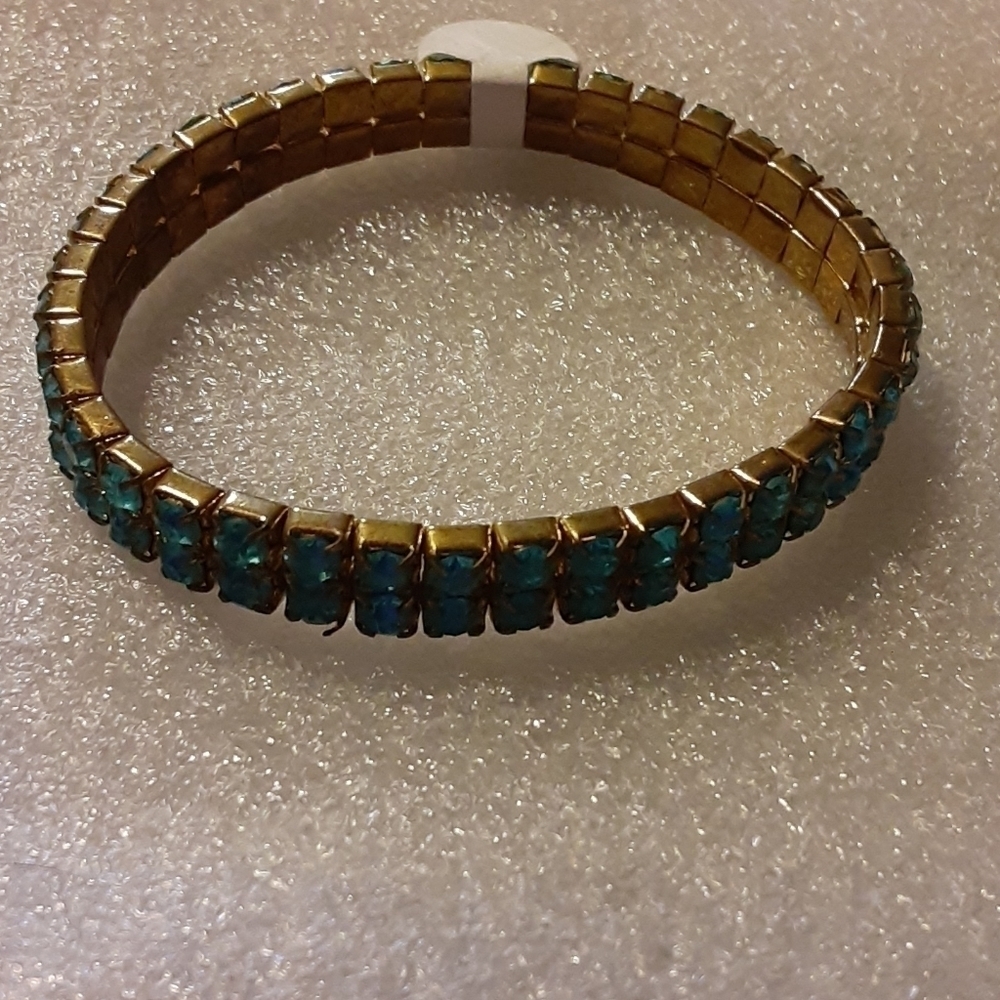 Small Rhinestone Bracelet - Picture 2 of 7